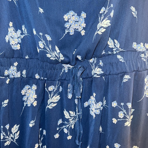 Francesca’s dress with sheer flutter sleeves - Picture 2 of 5